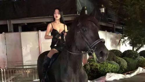 网红上海女子骑马,都市丽人演绎别样风情